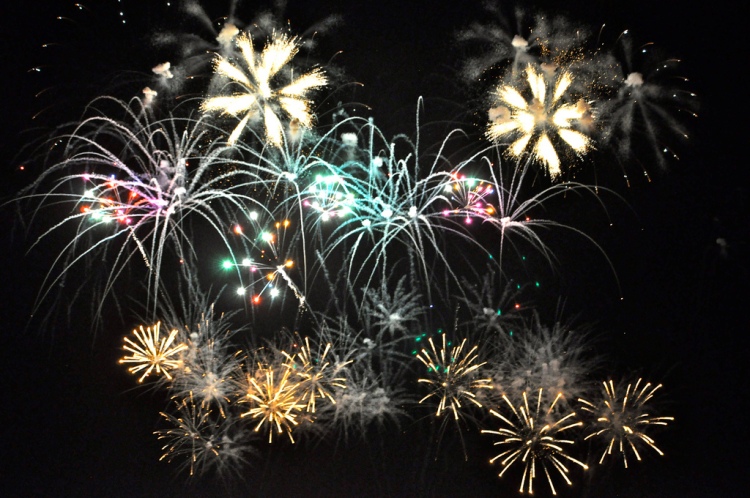 New Years Eve 2010 - Dubai Fireworks by Sarah_Ackerman. CC by 2.0.